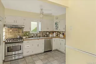 90 Jackson Rd, Valley Stream, NY 11581 - Photo 13