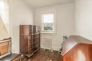 90 Jackson Rd, Valley Stream, NY 11581 - Photo 17