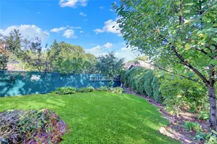 85-31 Edgerton Blvd, Jamaica, NY 11432 - Photo 21