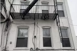 78-11 73rd Pl, Glendale, NY 11385 - Photo 3