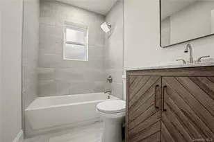 31 Perry Ln, Wheatley Heights, NY 11798 - Photo 13