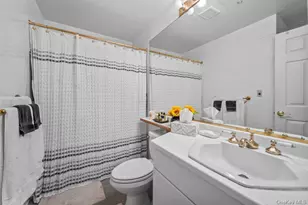 500 Pondside Dr, White Plains, NY 10607 - Photo 11