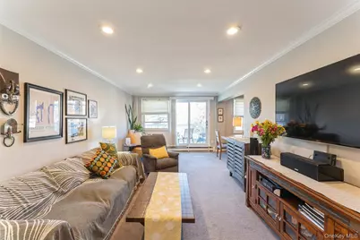 61 Maine Avenue #D14, Rockville Centre, NY 11570 - Photo 3