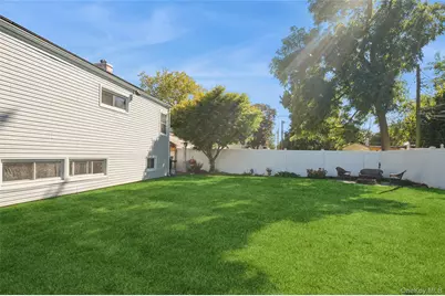 18 Lois Lane, Farmingdale, NY 11735 - Photo 25