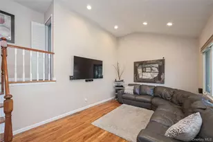 18 Lois Ln, Farmingdale, NY 11735 - Photo 11