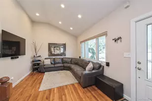 18 Lois Ln, Farmingdale, NY 11735 - Photo 7