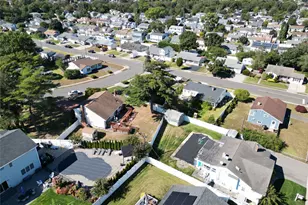 18 Lois Ln, Farmingdale, NY 11735 - Photo 29