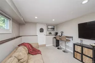 18 Lois Ln, Farmingdale, NY 11735 - Photo 19