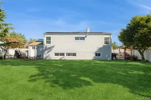 18 Lois Ln, Farmingdale, NY 11735 - Photo 23