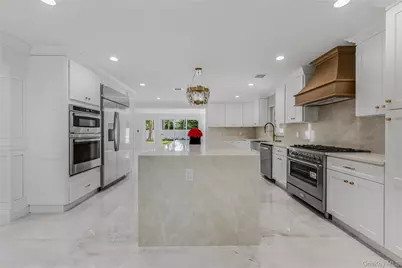 15 Southwick Court, Plainview, NY 11803 - Photo 37