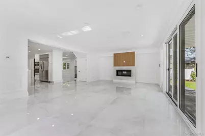 15 Southwick Court, Plainview, NY 11803 - Photo 41