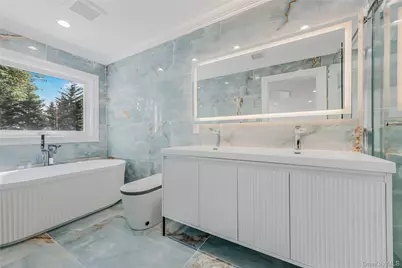 15 Southwick Court, Plainview, NY 11803 - Photo 11