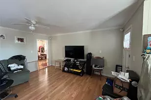 226 Sweezy Ave, Riverhead, NY 11901 - Photo 7