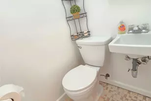 2553 Fish Ave, Bronx, NY 10469 - Photo 9