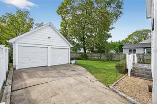 70 Highland Ave, Port Washington, NY 11050 - Photo 29