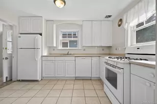 70 Highland Ave, Port Washington, NY 11050 - Photo 17