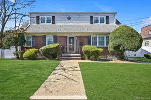 9526 243rd St, Floral Park, NY 11001 - Photo 1