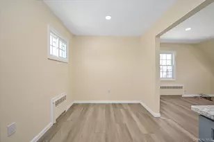 9526 243rd St, Floral Park, NY 11001 - Photo 5