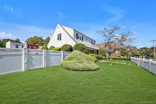 9526 243rd St, Floral Park, NY 11001 - Photo 17