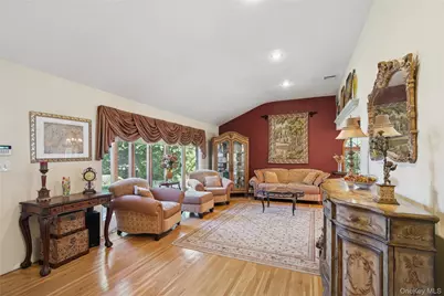 3 Wood Lane, Plainview, NY 11803 - Photo 3