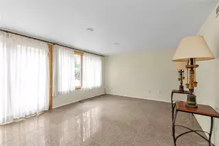 129 Gilmar Ln, Roslyn Heights, NY 11577 - Photo 13