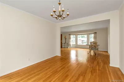 129 Gilmar Lane, Roslyn Heights, NY 11577 - Photo 5