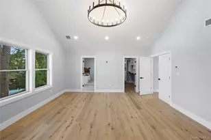 10 Crown Ln, Westbury, NY 11590 - Photo 21