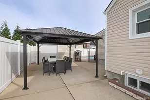 956 Hancock Ave, Franklin Square, NY 11010 - Photo 33