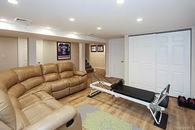 956 Hancock Avenue, Franklin Square, NY 11010 - Photo 29