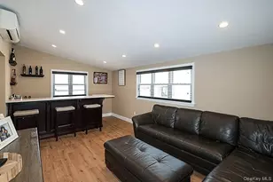 956 Hancock Ave, Franklin Square, NY 11010 - Photo 17