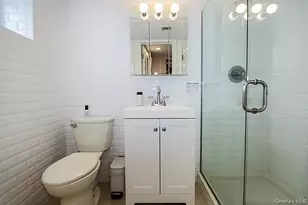 956 Hancock Ave, Franklin Square, NY 11010 - Photo 31