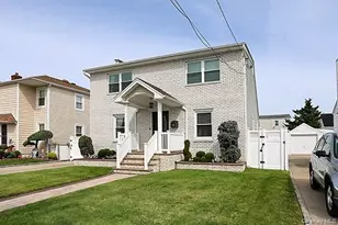 956 Hancock Ave, Franklin Square, NY 11010 - Photo 3