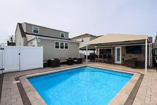 956 Hancock Ave, Franklin Square, NY 11010 - Photo 41