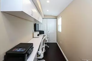 956 Hancock Ave, Franklin Square, NY 11010 - Photo 27