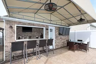 956 Hancock Ave, Franklin Square, NY 11010 - Photo 35