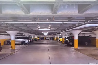 61-20 Grand Central Parkway #A902, Forest Hills, NY 11375 - Photo 17