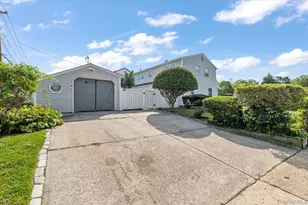 109 Periwinkle Rd, Levittown, NY 11756 - Photo 25