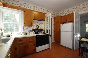 16 Mount Sinai-Coram Rd, Coram, NY 11727 - Photo 9