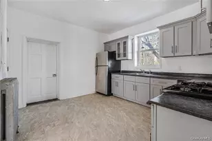 94 Winnikee Ave, Poughkeepsie, NY 12601 - Photo 3