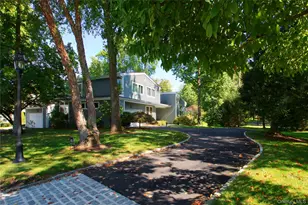 40 Tiffany Cir, Manhasset, NY 11030 - Photo 39