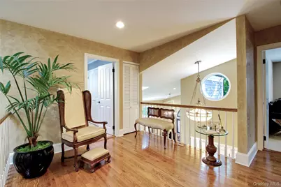 40 Tiffany Circle, Manhasset, NY 11030 - Photo 23