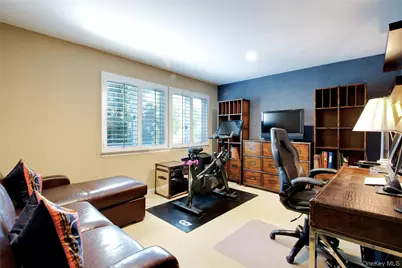 40 Tiffany Circle, Manhasset, NY 11030 - Photo 31