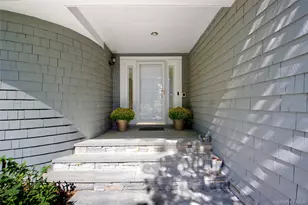 40 Tiffany Cir, Manhasset, NY 11030 - Photo 5