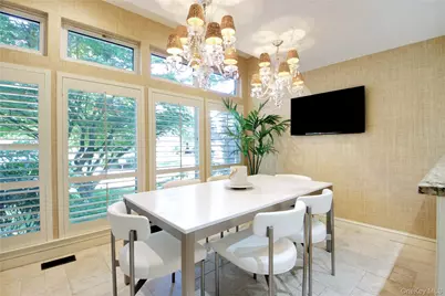 40 Tiffany Circle, Manhasset, NY 11030 - Photo 15