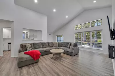 27 Huntingdale Way, Middle Island, NY 11953 - Photo 11