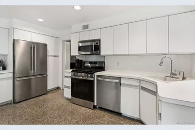 987 S End, Woodmere, NY 11598 - Photo 13