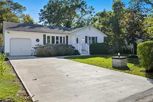 7 Harvard Dr, Hampton Bays, NY 11946 - Photo 3