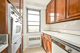 70-25 Yellowstone Blvd, Forest Hills, NY 11375 - Photo 17