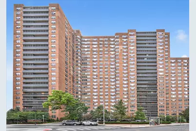 70-25 Yellowstone Boulevard #14m, Forest Hills, NY 11375 - Photo 3