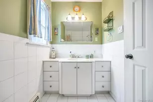 375 Ocean Ave, Islip, NY 11751 - Photo 27